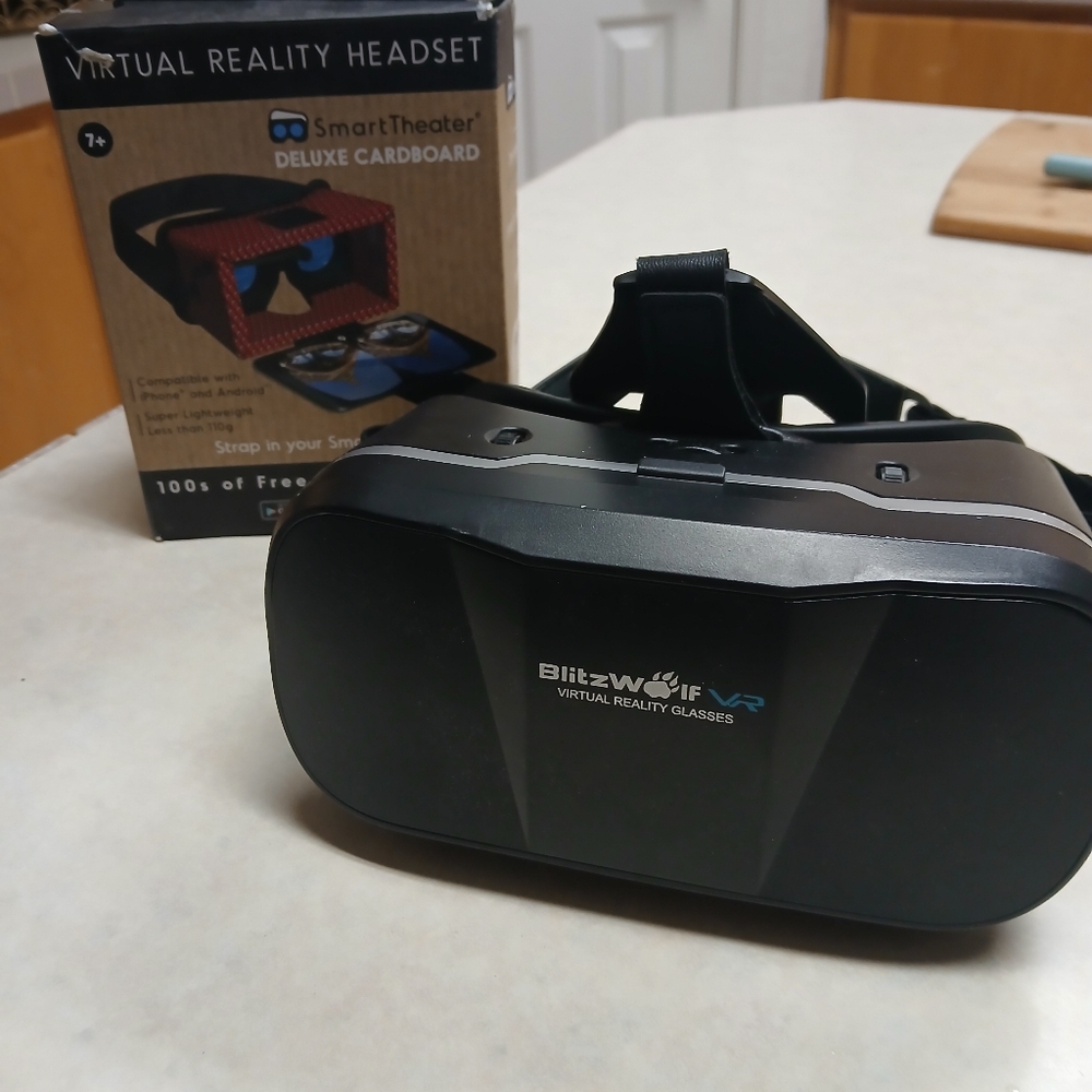 VR Headset - Picture 6 of 6